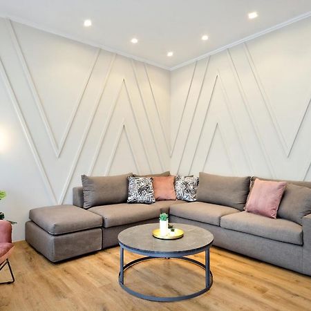 The Flirty Athens Apartment Bagian luar foto