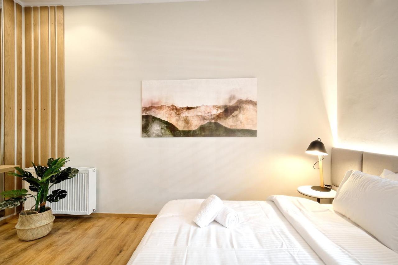 The Flirty Athens Apartment Bagian luar foto