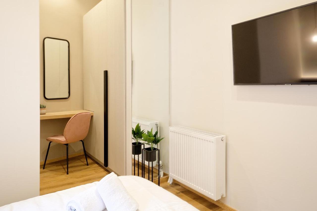 The Flirty Athens Apartment Bagian luar foto