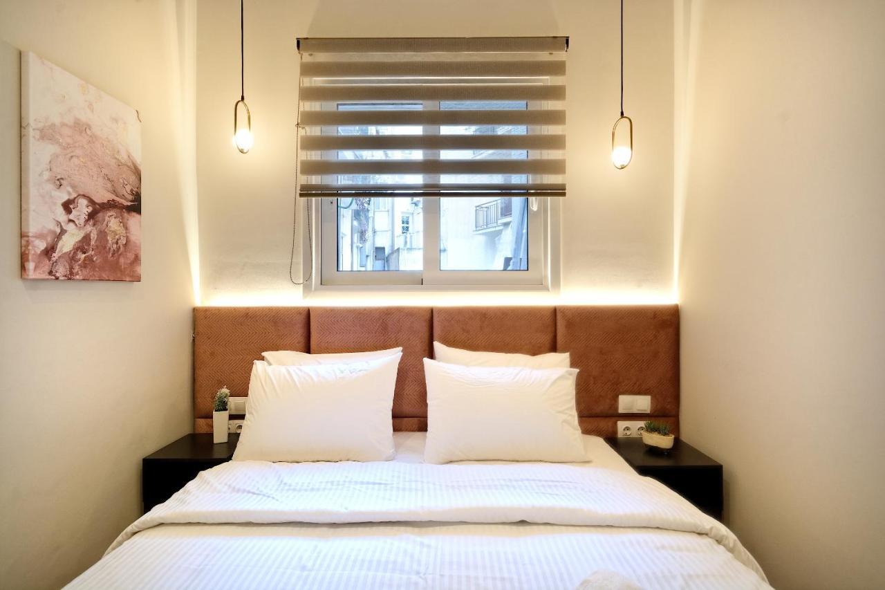 The Flirty Athens Apartment Bagian luar foto