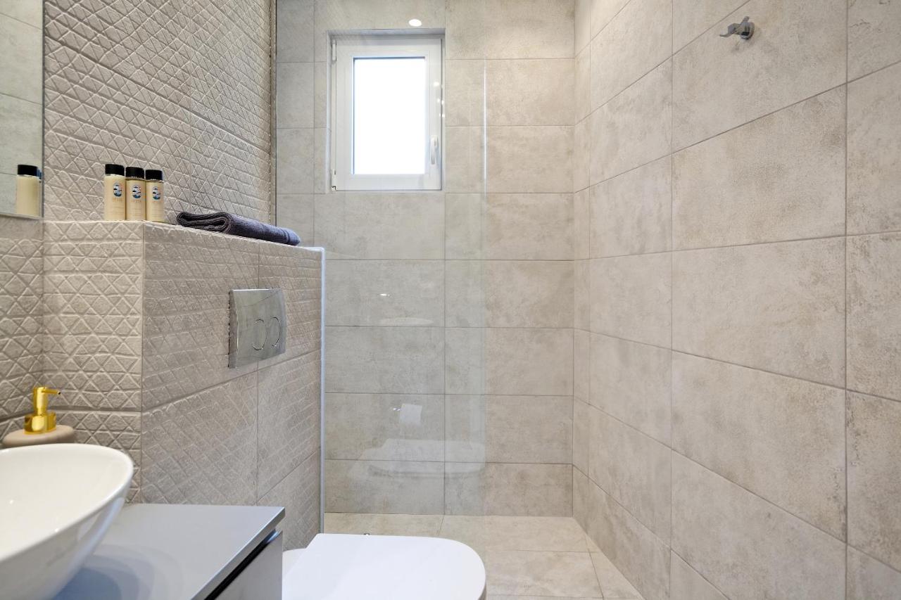 The Flirty Athens Apartment Bagian luar foto